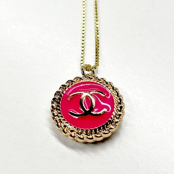 CHANEL Jewelry - CC stamped zipper pull on unbranded chain